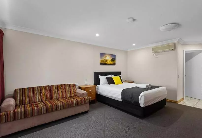 Eastgate On The Range Motel