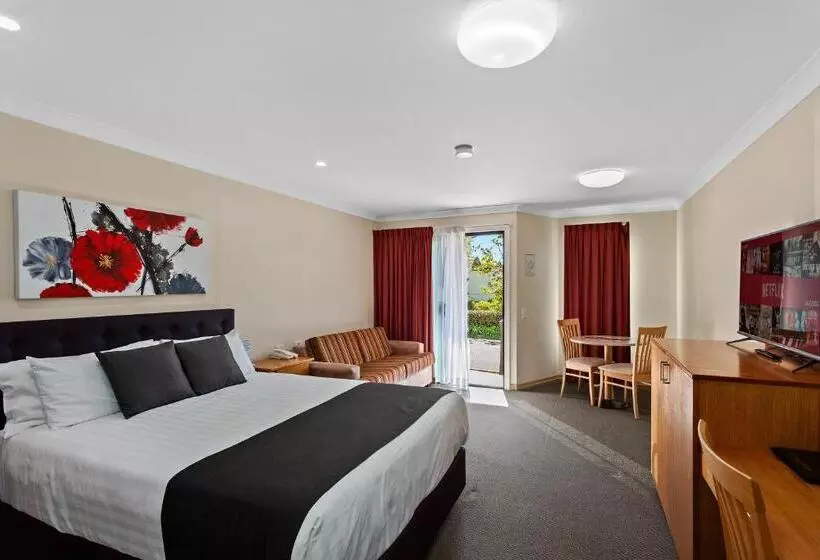 Eastgate On The Range Motel