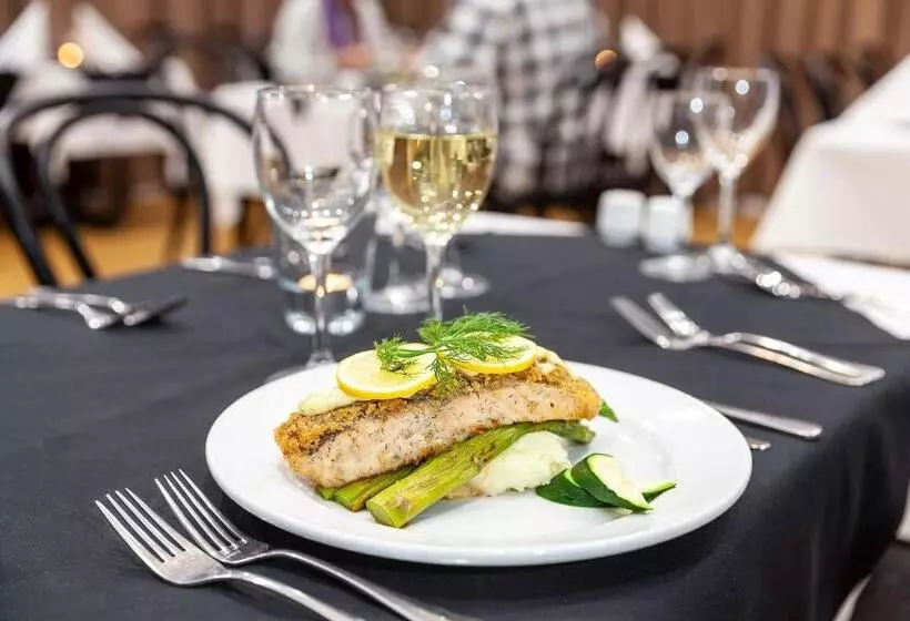 Eastgate On The Range Motel