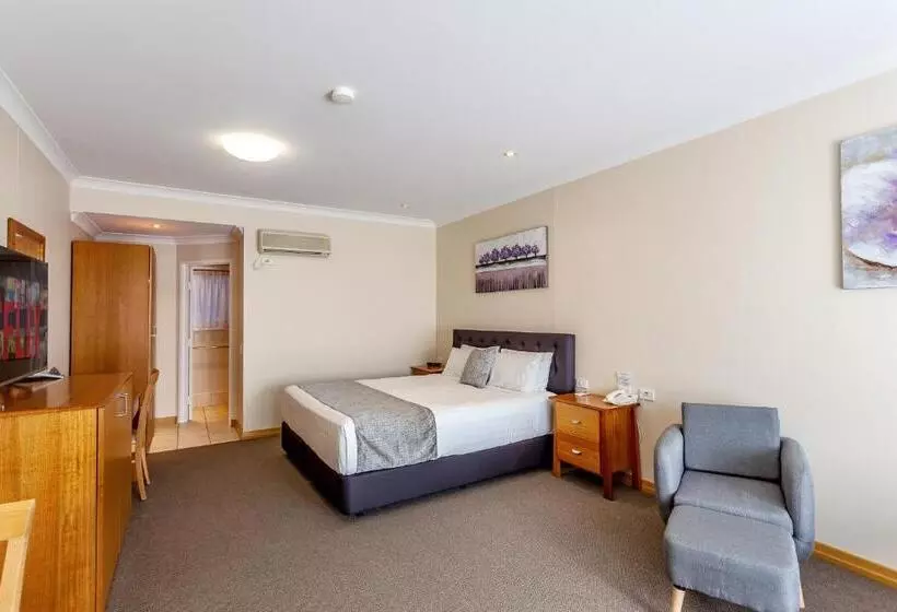 Eastgate On The Range Motel