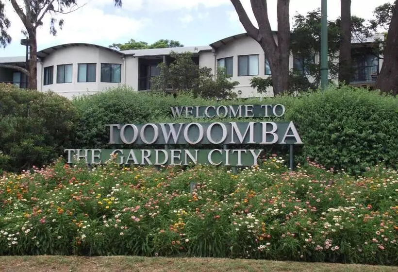 Eastgate On The Range Motel