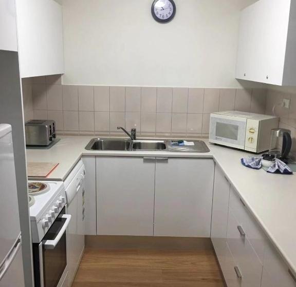 Отель Anchordown Apartments