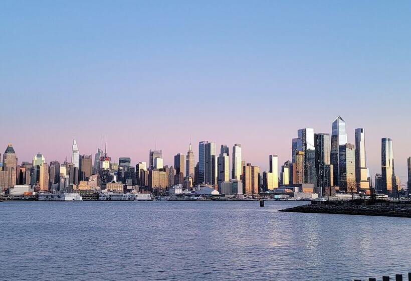 ホテル Courtyard By Marriott Edgewater Nyc Area