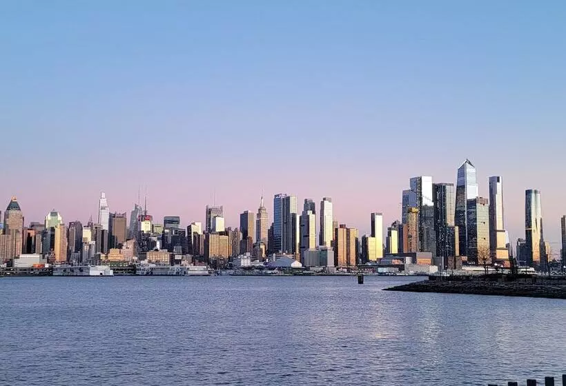 Отель Courtyard By Marriott Edgewater Nyc Area