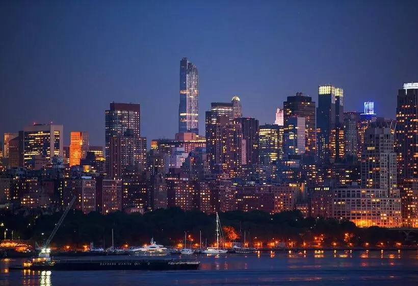 Отель Courtyard By Marriott Edgewater Nyc Area