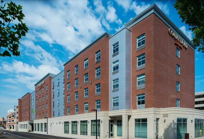 Отель Courtyard By Marriott Edgewater Nyc Area