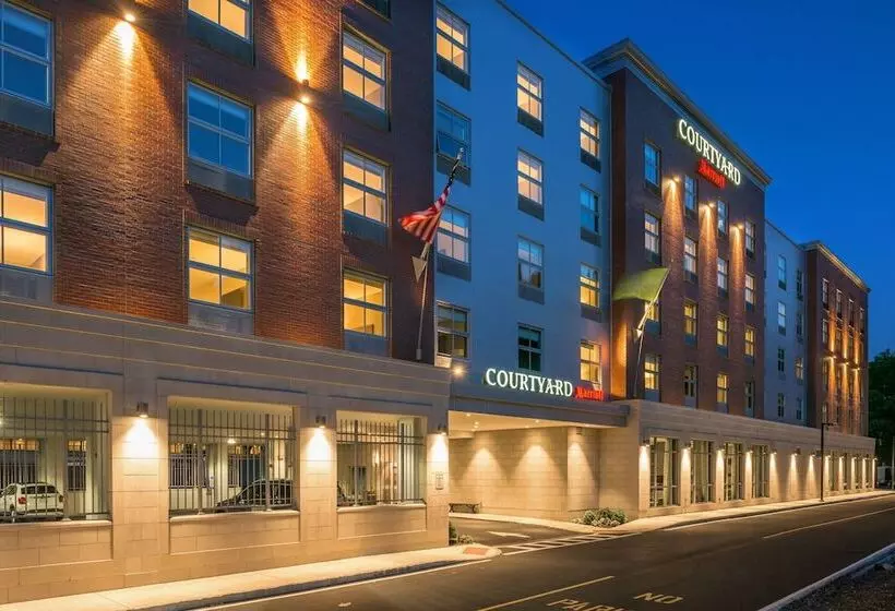 Отель Courtyard By Marriott Edgewater Nyc Area