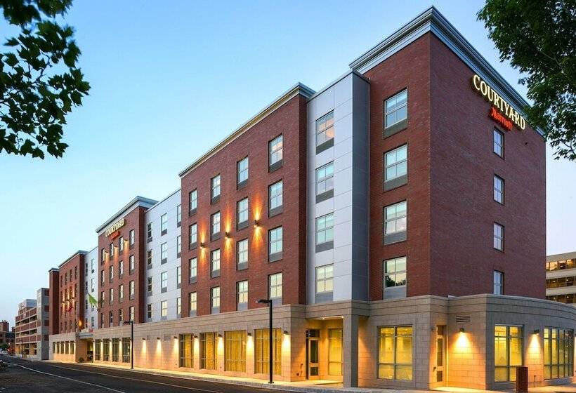 ホテル Courtyard By Marriott Edgewater Nyc Area