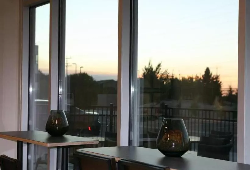 هتل Holiday Inn Express & Suites Boise Airport, An Ihg