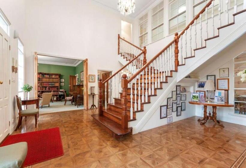 فندق Montfort Manor