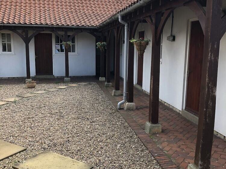 בית מלון כפרי Oakrooms