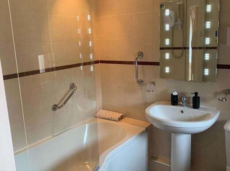 בית מלון כפרי Oakrooms