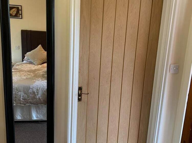 בית מלון כפרי Oakrooms