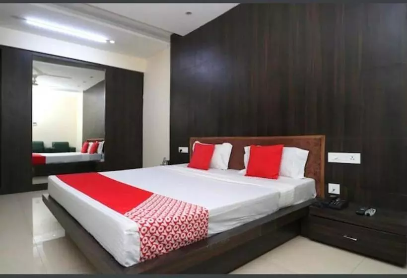 בית מלון כפרי Oyo Rooms Sector 11 Panchkula