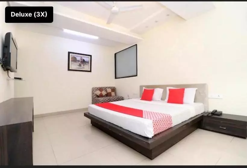 בית מלון כפרי Oyo Rooms Sector 11 Panchkula