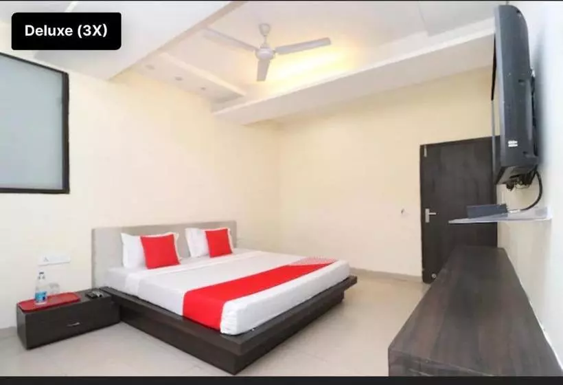 בית מלון כפרי Oyo Rooms Sector 11 Panchkula