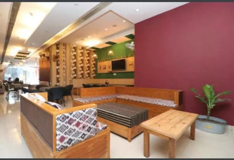 בית מלון כפרי Oyo Rooms Sector 11 Panchkula
