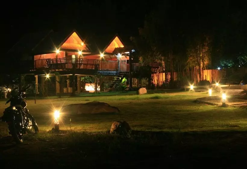 هتل Pai Yard Guest House