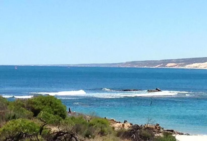 هتل Pelican S Nest