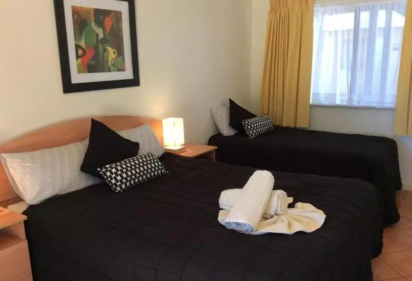 هتل Pelican S Nest