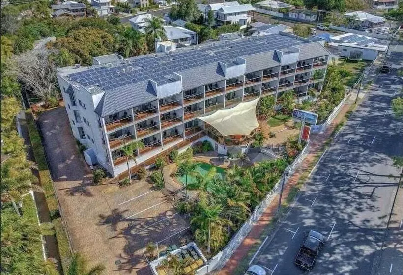 Hotelli Shelly Bay Resort