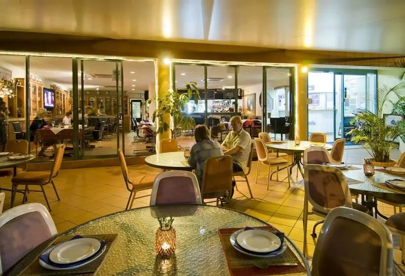 Hotelli Shelly Bay Resort