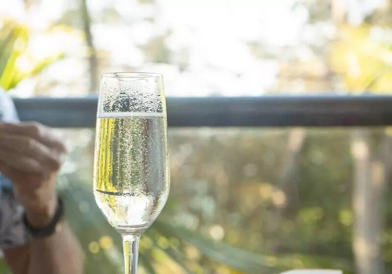 Hotelli Shelly Bay Resort