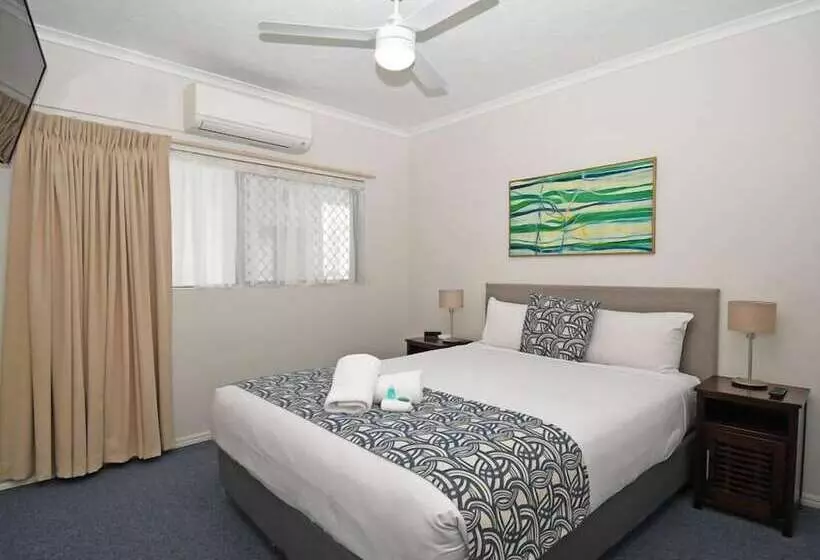 Hotelli Shelly Bay Resort