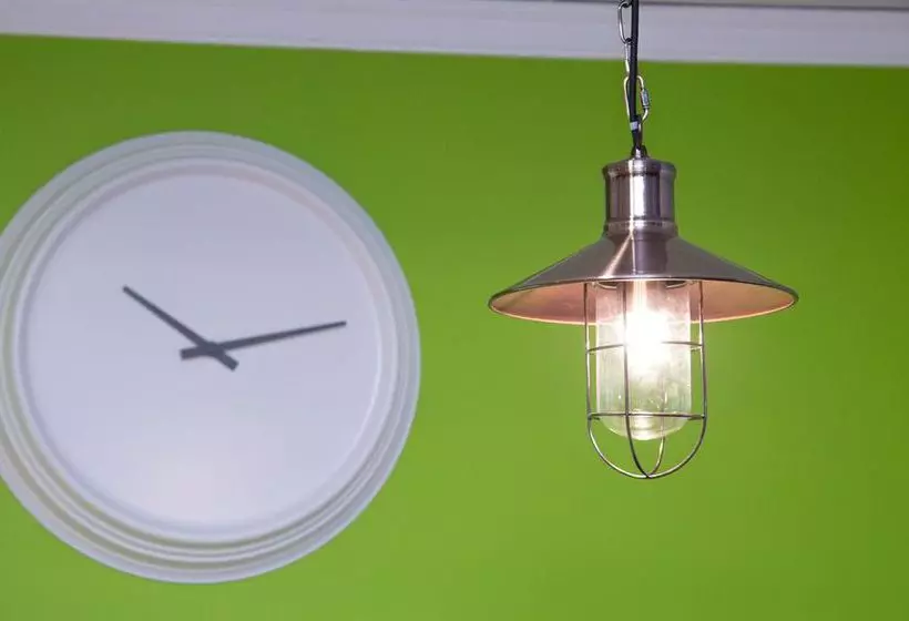 هتل Telford University Rooms