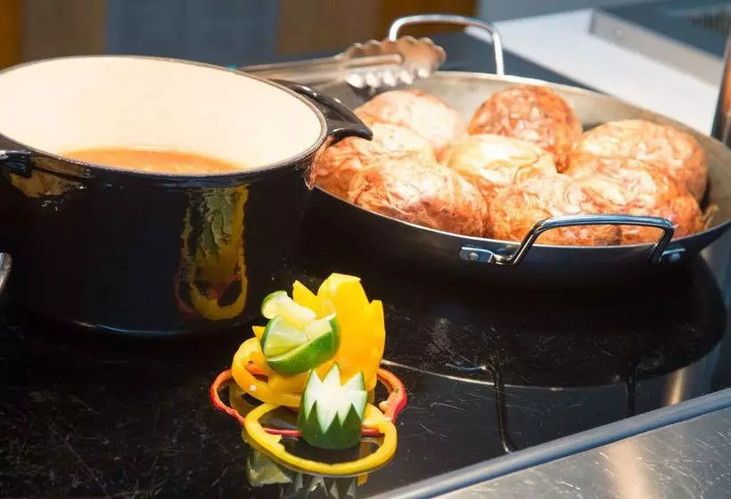 هتل Telford University Rooms