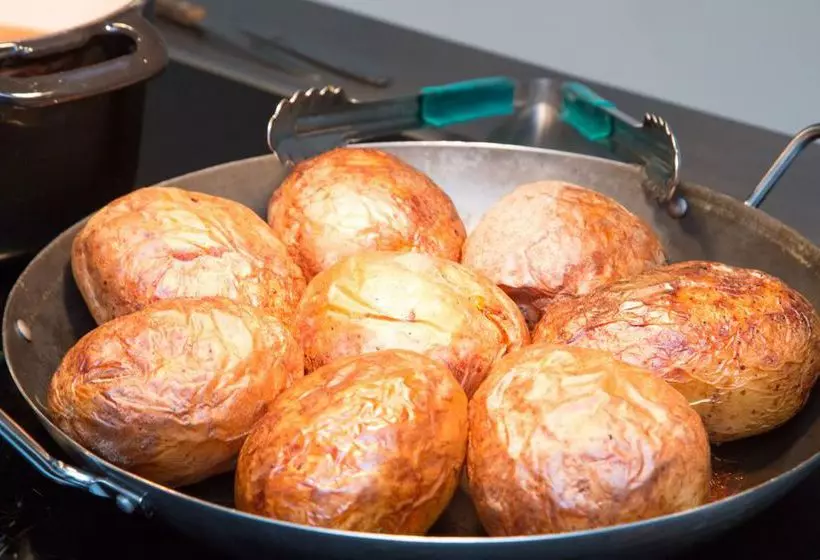 هتل Telford University Rooms