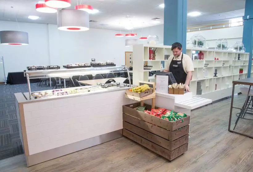 هتل Telford University Rooms