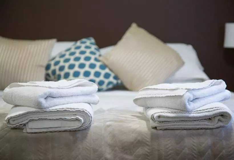 هتل Telford University Rooms