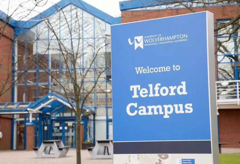 هتل Telford University Rooms