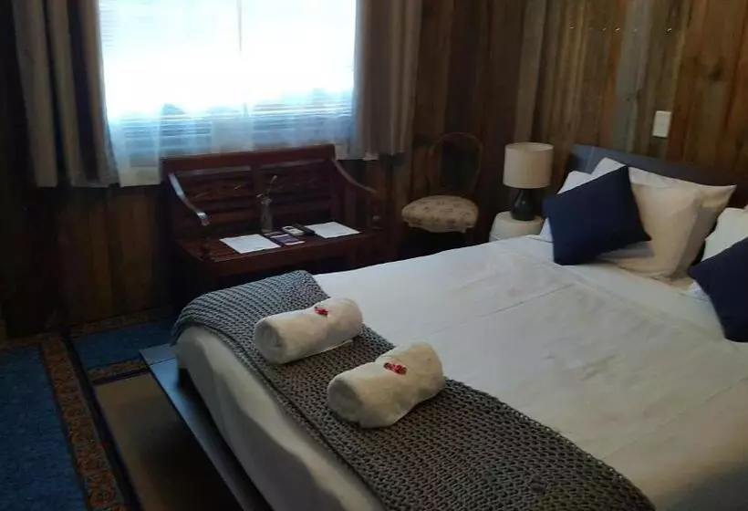 Отель The Bears Went Over The Mountain