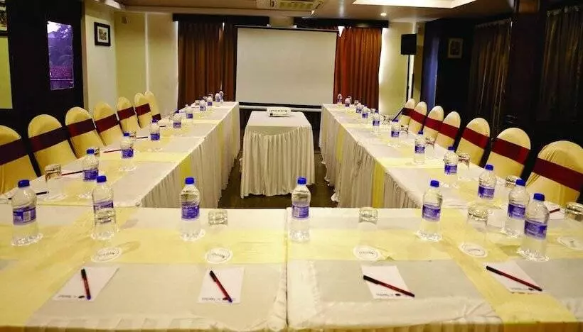 Seasons Hotels & Resorts