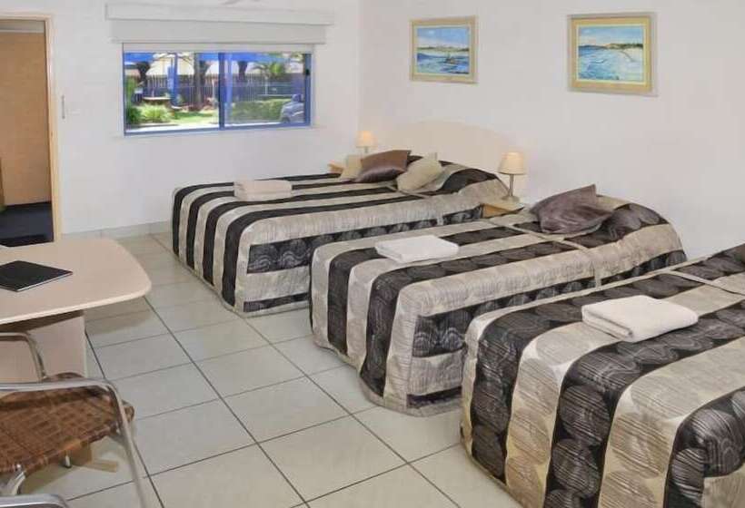 Yamba Twin Pines Motel