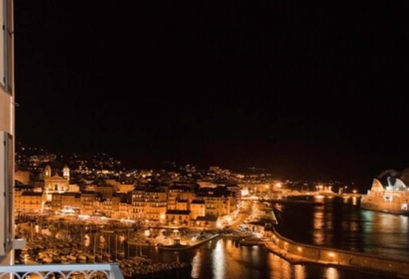 هتل Des Gouverneurs