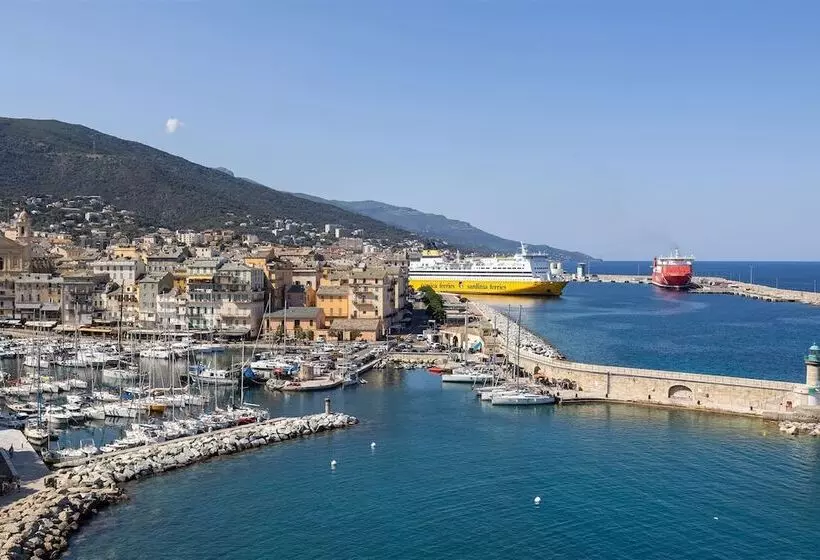 هتل Des Gouverneurs