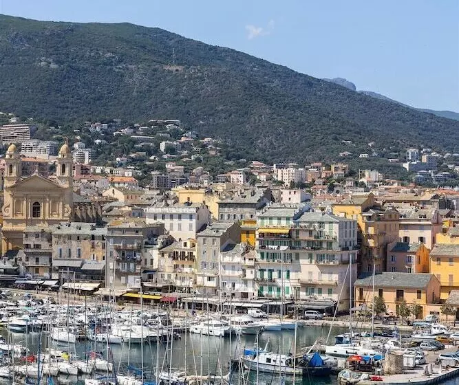 هتل Des Gouverneurs