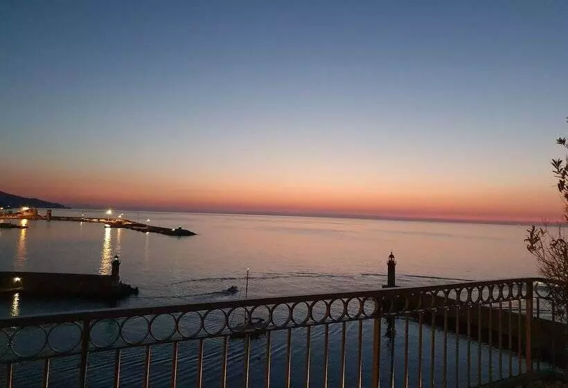 هتل Des Gouverneurs