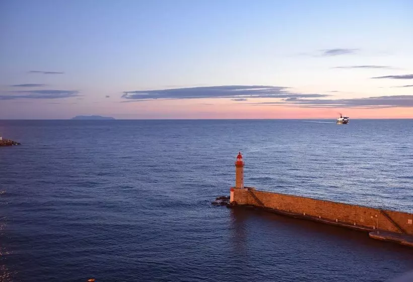 هتل Des Gouverneurs