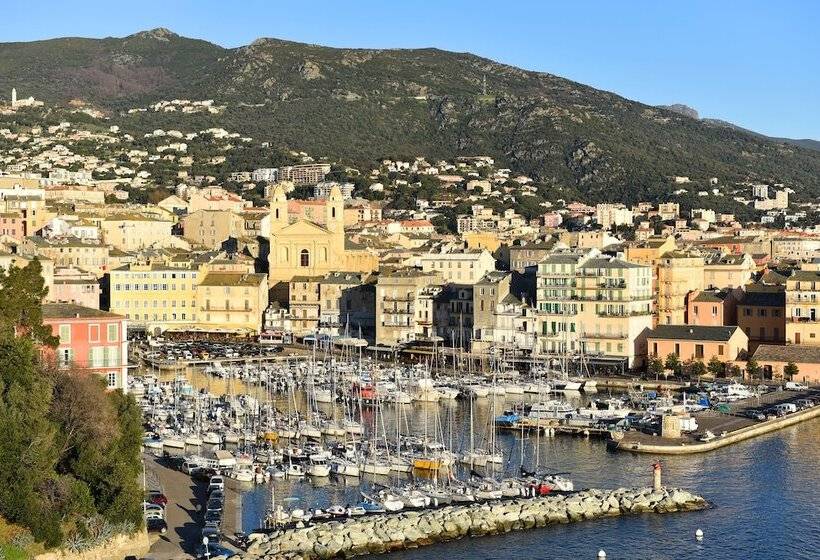 هتل Des Gouverneurs