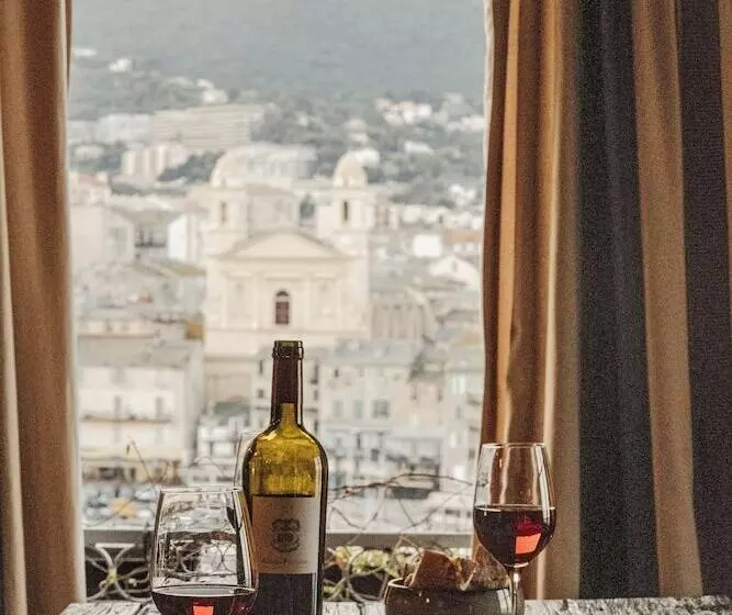 هتل Des Gouverneurs