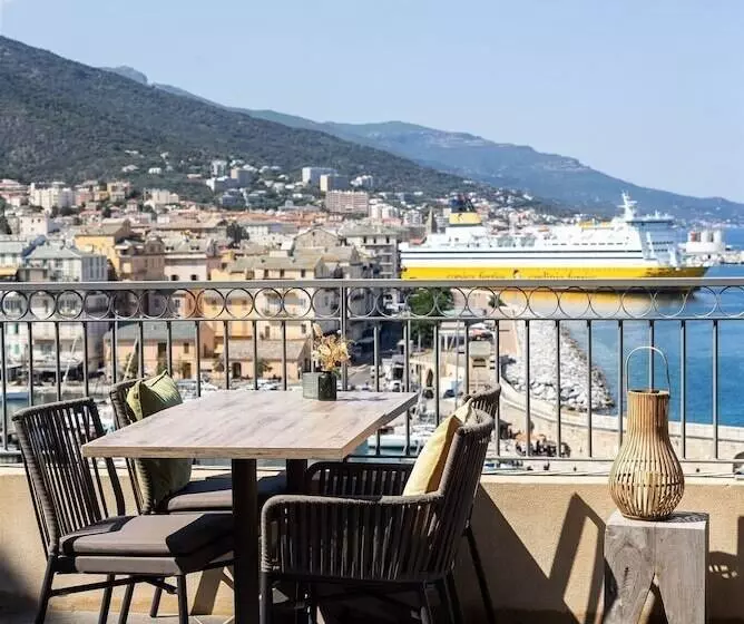 هتل Des Gouverneurs