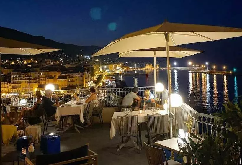 هتل Des Gouverneurs