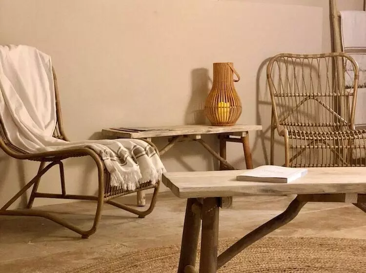 هتل Des Gouverneurs