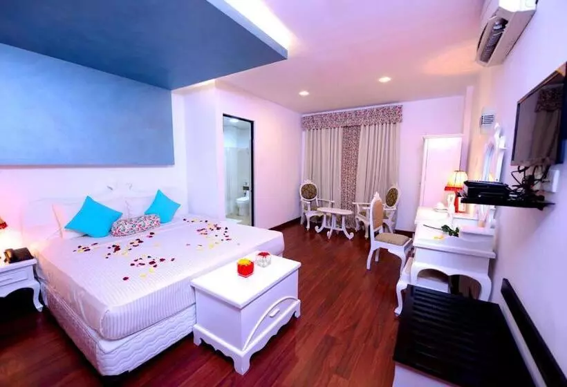Hotelli Opulent River Face