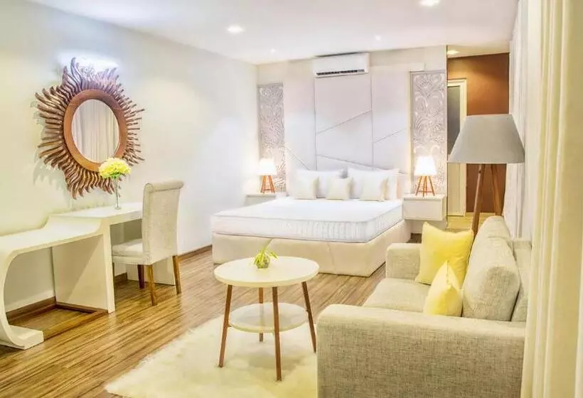 Hotelli Opulent River Face