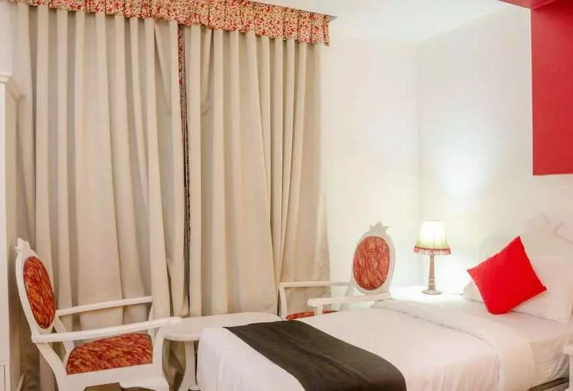 Hotelli Opulent River Face